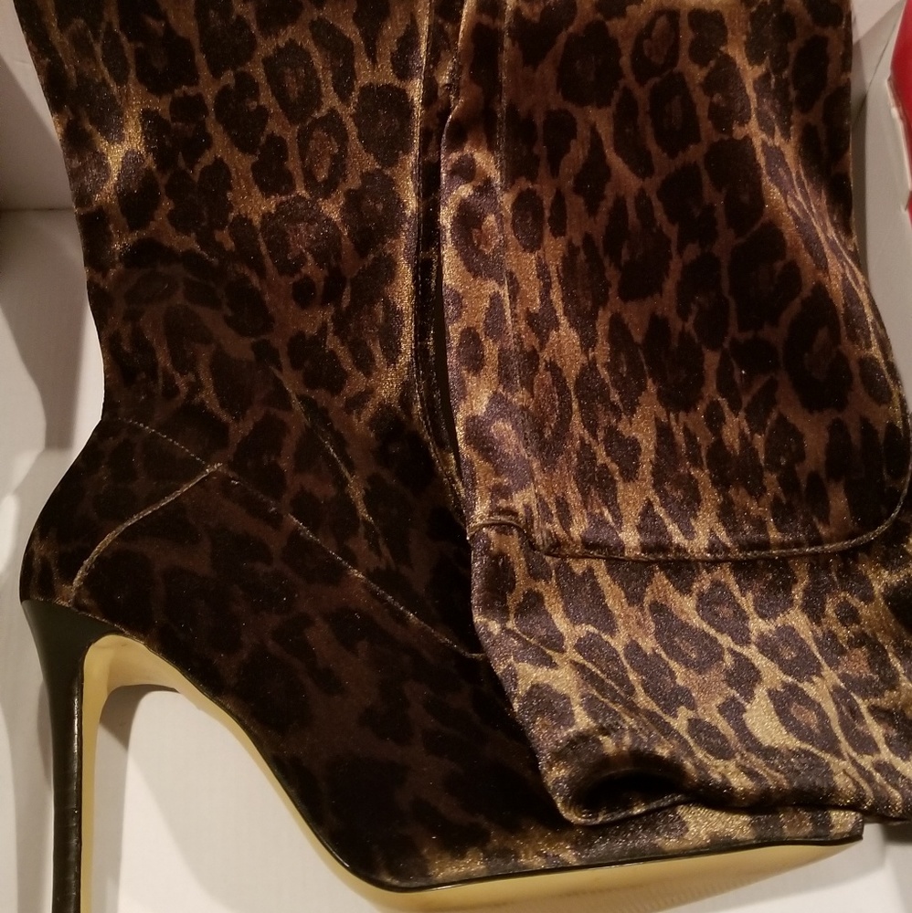 Tall boots - Picture 2 of 2